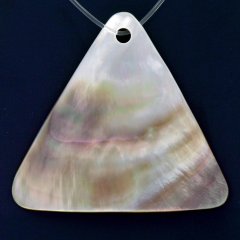 Forme Triangle en nacre de Tahiti - 40 x 44 mm